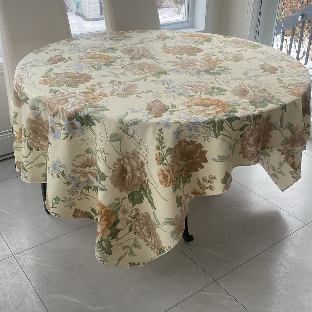 Large Rectangular VTG  Floral Cream & Tan Tablecloth W: 56.5” X L: 80.5”
